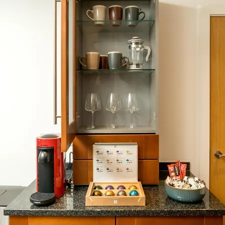 Stunning 3 Bedroom Flat, With Parking, Sleeps Six, Near Greenwich Park *