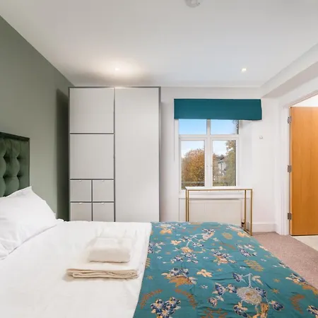 Stunning 3 Bedroom Flat, With Parking, Sleeps Six, Near Greenwich Park Apartment *