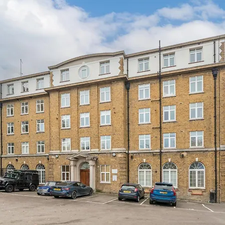 Stunning 3 Bedroom Flat, With Parking, Sleeps Six, Near Greenwich Park * London