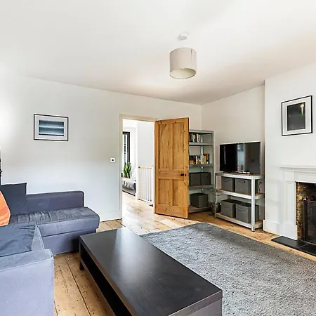 Stylish Chiswick With A Private Terrace