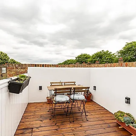 Stylish Chiswick With A Private Terrace アパート