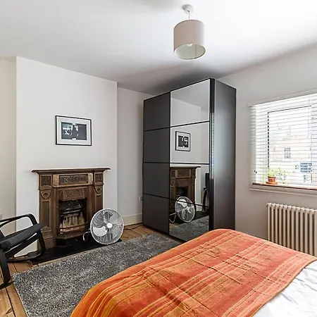Stylish Chiswick With A Private Terrace アパート ロンドン