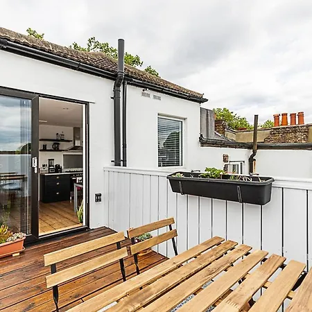 Stylish Chiswick With A Private Terrace アパート ロンドン
