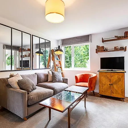 Bright Stepney Nest Apartment London