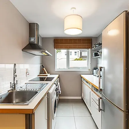 Bright Stepney Nest Apartment *