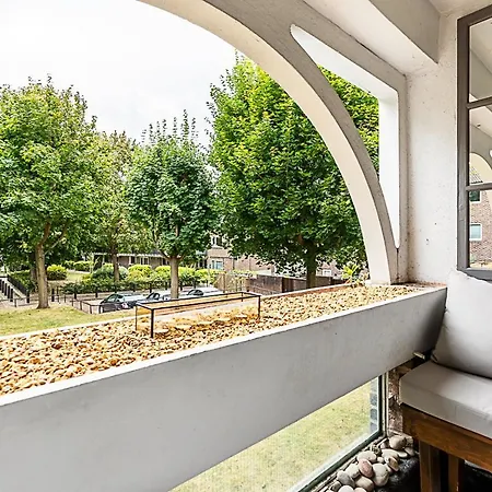 Bright Stepney Nest Apartment London