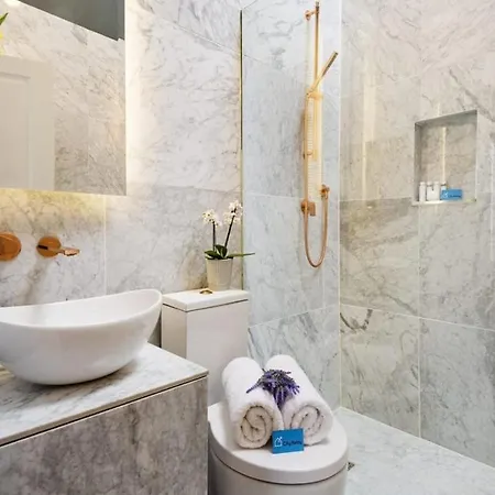 Stylish Hyde Park Gem Apartment London