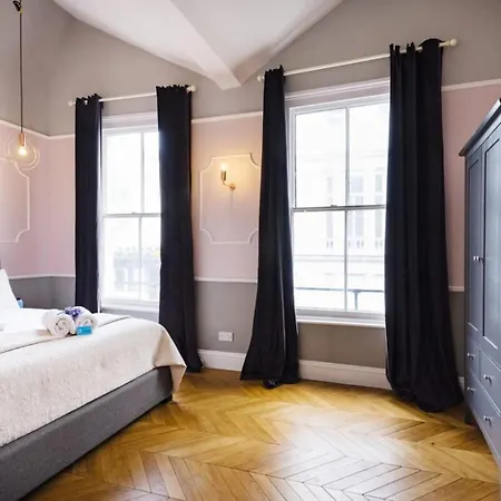 Stylish Hyde Park Gem * London
