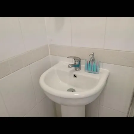 In Guest - En Shower Double With 1 Double Deyr Guest house Hayes (Greater London)