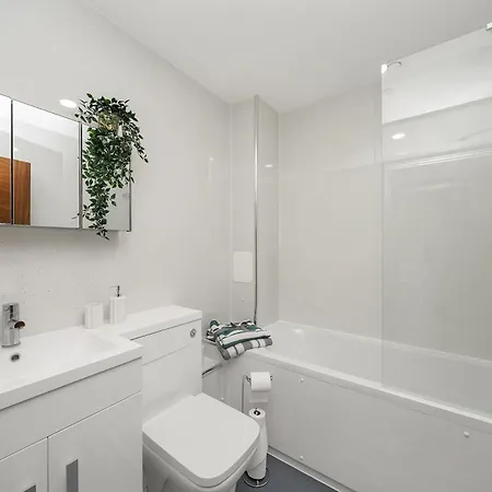 Apartament In East London