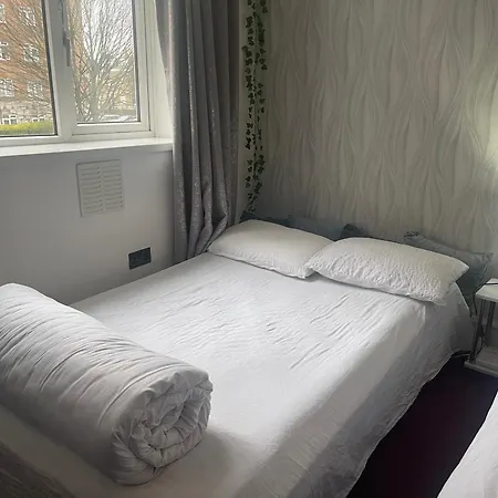 Privatunterkunft With Kitchen In *