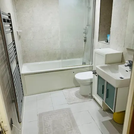 Kings Cross Nest 3 Bedroom Apartment London