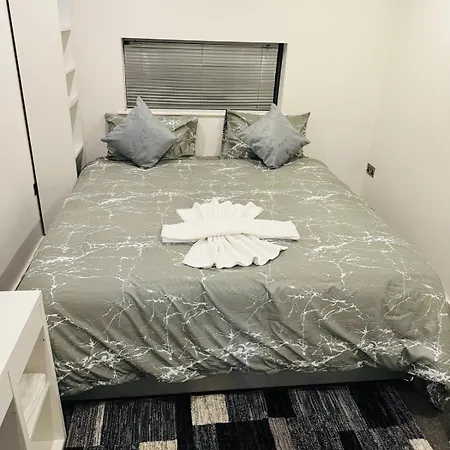 Kings Cross Nest 3 Bedroom Apartment London