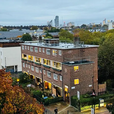 Kings Cross Nest 3 Bedroom Apartment *