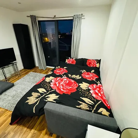 Kings Cross Nest 3 Bedroom Apartment *