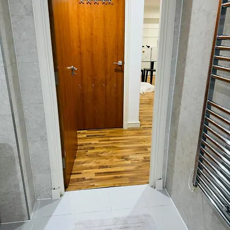 Kings Cross Nest 3 Bedroom Apartment *