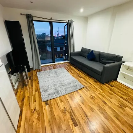 Kings Cross Nest 3 Bedroom Apartment *