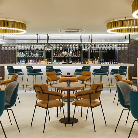 Courtyard By Marriott London Heathrow Airport 4*
