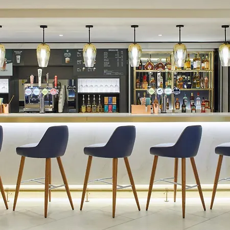 Courtyard By Marriott London Heathrow Airport ホテル 4*