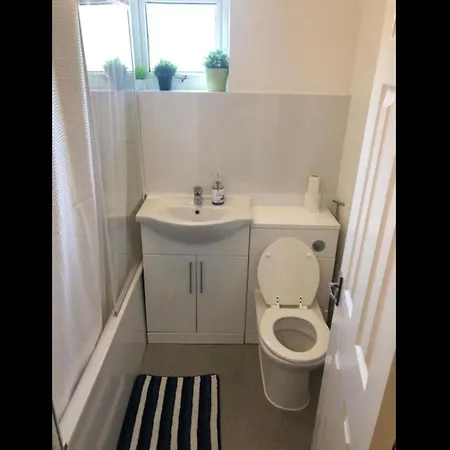 Apartment Small Modern Comfortable 2 Bedroom Cmyr Hayes (Greater London)