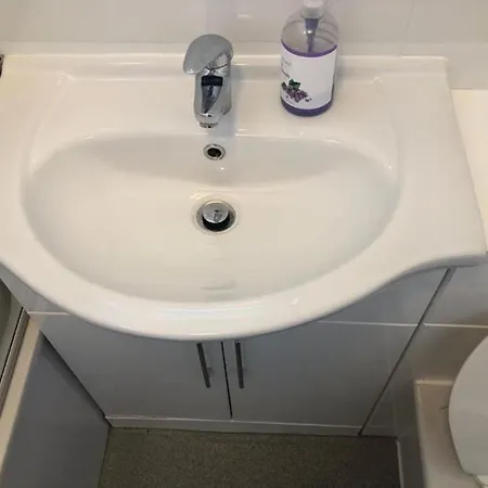 Apartment Small Modern Comfortable 2 Bedroom Cmyr Hayes (Greater London)