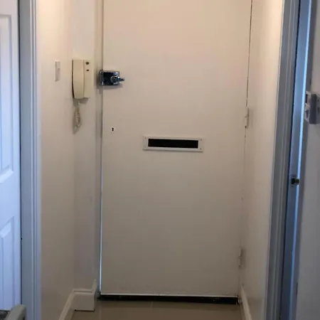 Apartment Small Modern Comfortable 2 Bedroom Cmyr