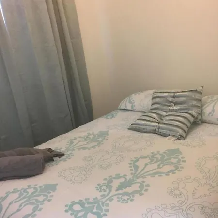 Apartment Small Modern Comfortable 2 Bedroom Cmyr *