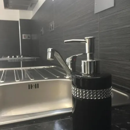 Apartment Small Modern Comfortable 2 Bedroom Cmyr Hayes (Greater London)