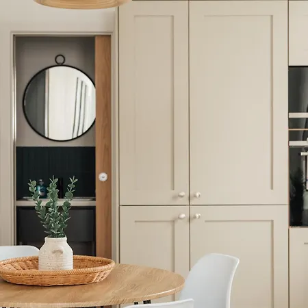 Light & Luxury In Honor Oak