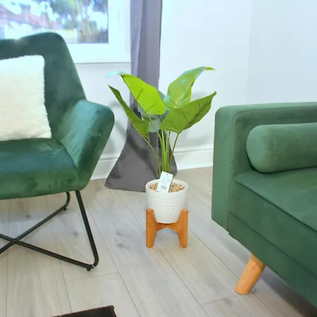 Apartment Tranquil At 3 Bedroom House In Dagenham
