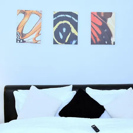 Tranquil At 3 Bedroom House In Apartment Dagenham