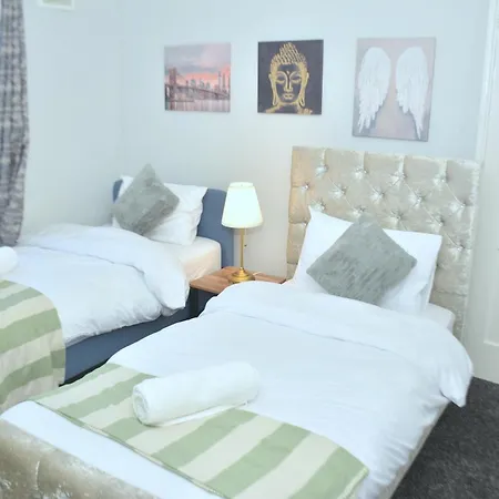 Tranquil At 3 Bedroom House In Apartment Dagenham