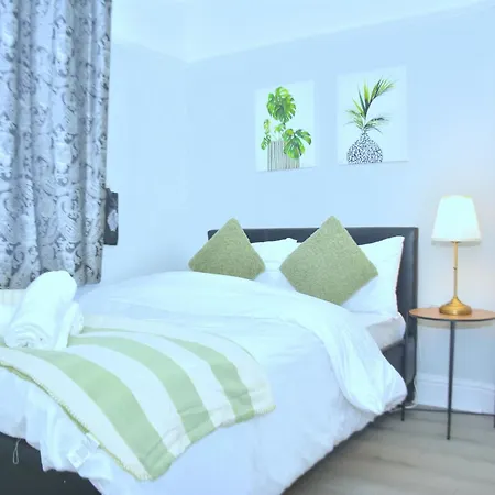 Apartment Tranquil At 3 Bedroom House In *