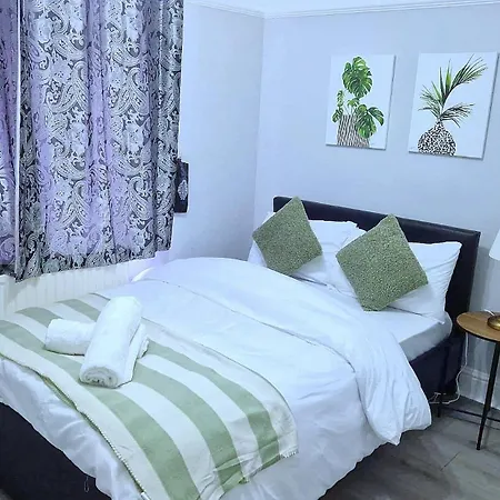 Tranquil At 3 Bedroom House In Apartment *