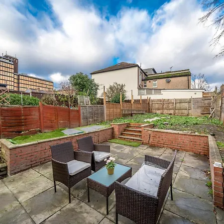 Cozy & Comfy Woodgreen Station 2br 2mins To Metro 20mins To Apartment *