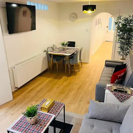 Thematic In Holloway Apartment *