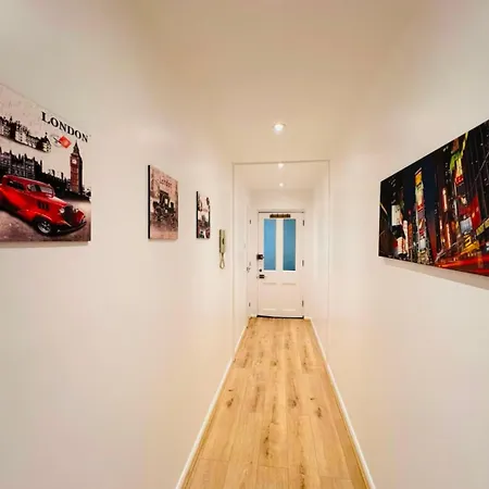 Thematic In Holloway Apartment *