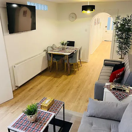 Thematic In Holloway Apartment