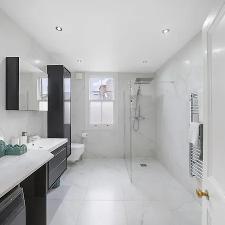 New Stylish 3-bed Pimlico House Near Big Ben Holiday home London