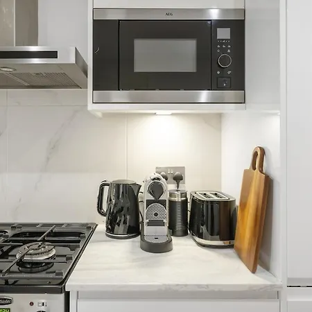 New Stylish 3-bed Pimlico House Near Big Ben