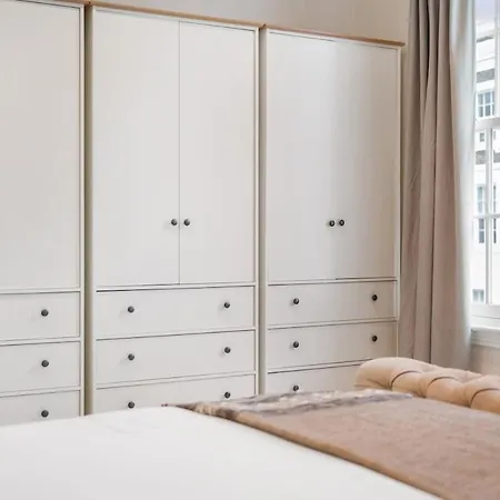 New Stylish 3-bed Pimlico House Near Big Ben Holiday home London