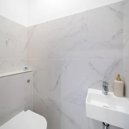 Holiday home New Stylish 3-bed Pimlico House Near Big Ben London