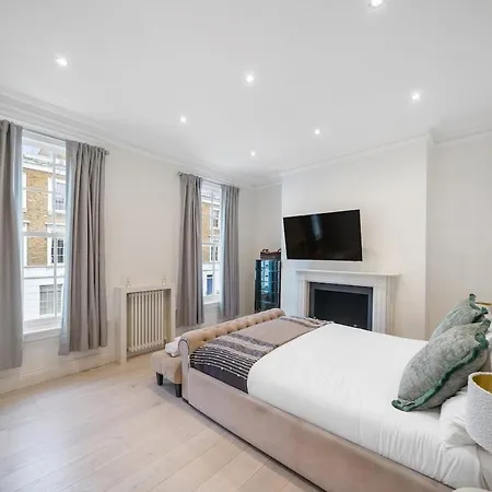 Holiday home New Stylish 3-bed Pimlico House Near Big Ben *