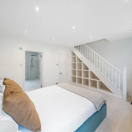 New Stylish 3-bed Pimlico House Near Big Ben * London