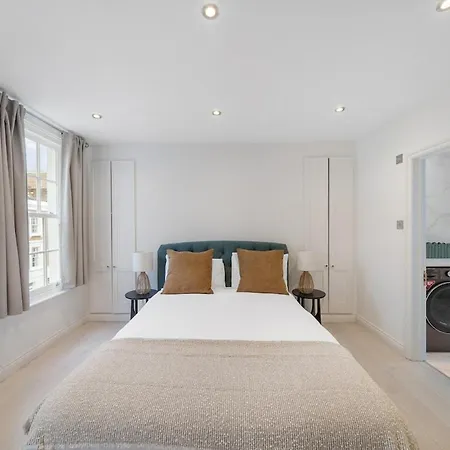 Holiday home New Stylish 3-bed Pimlico House Near Big Ben London