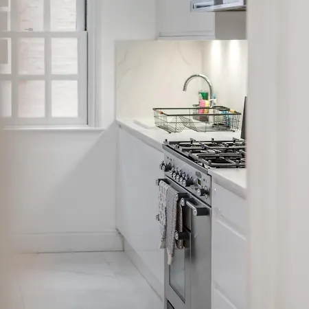 New Stylish 3-bed Pimlico House Near Big Ben Holiday home London