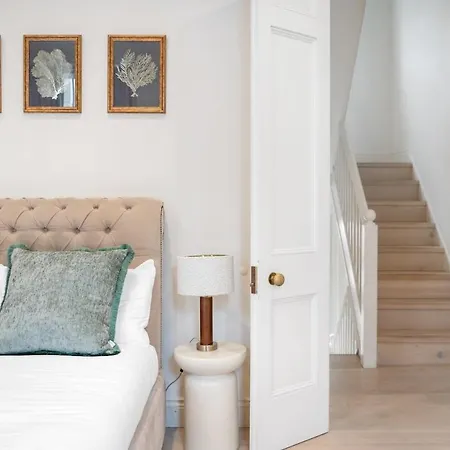 Holiday home New Stylish 3-bed Pimlico House Near Big Ben London