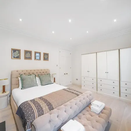 Holiday home New Stylish 3-bed Pimlico House Near Big Ben London