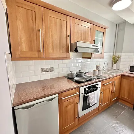 Luxury One Bedroom In Baker Street Apartment