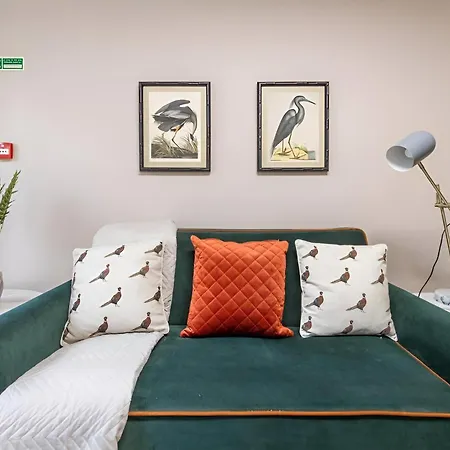 Bold & Vibrant 1-bedroom Escape In Prime Location! * London